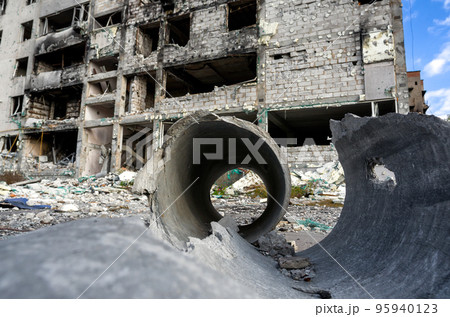 destroyed and burned houses in the city during the war in Ukraine destroyed and burned houses in the city during the war in Ukraine 95940123