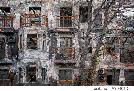 destroyed and burned houses in the city during the war in Ukraine 95940135