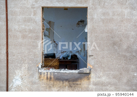 destroyed and burned houses in the city during the war in Ukraine destroyed and burned houses in the city during the war in Ukraine 95940144