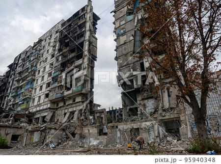 destroyed and burned houses in the city during the war in Ukraine 95940348