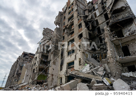 destroyed and burned houses in the city during the war in Ukraine 95940415