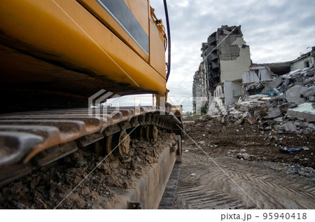 destroyed and burned houses in the city during the war in Ukraine 95940418