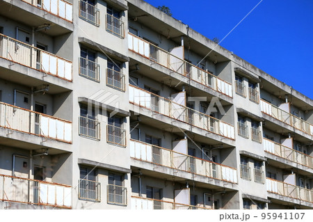 無人の駐屯地宿舎　イメージ 95941107