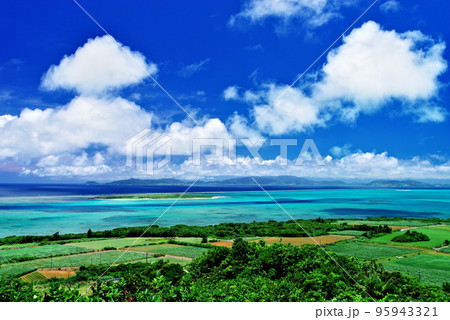 沖縄県小浜島大岳展望台からの景色 沖縄県小浜島大岳展望台からの景色 95943321