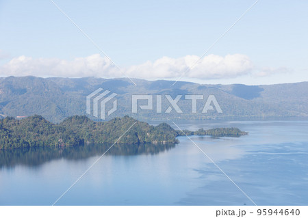 旧瞰湖台から観る中山半島(青森県十和田湖) 旧瞰湖台から観る中山半島(青森県十和田湖) 95944640