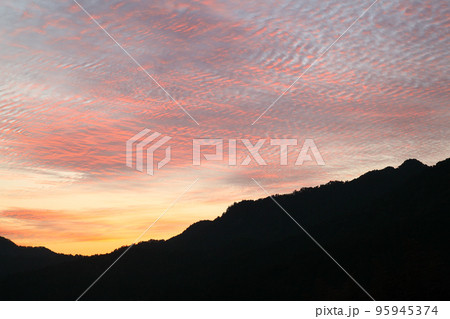 京都大原の夕暮れ 95945374