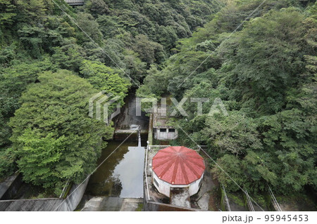 山口萩往還 一の坂ダムと錦鶏湖の秋風景 山口萩往還 一の坂ダムと錦鶏湖の秋風景 95945453