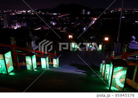足利市 足利織姫神社の参道と行灯(日本夜景遺産) 足利市 足利織姫神社の参道と行灯(日本夜景遺産) 95945576