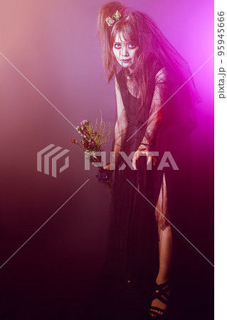 ハロウィン仮装悲劇の花嫁 95945666