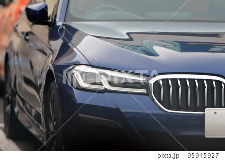 車のヘッドライト イメージ 車のヘッドライト イメージ 95945927