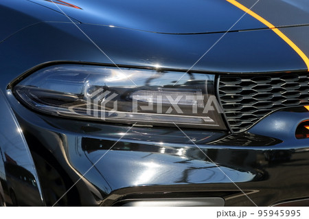 車のヘッドライト　イメージ 95945995