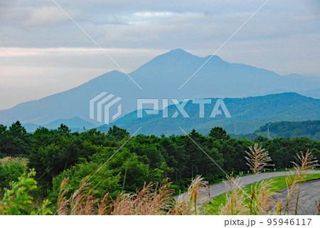 福島県 磐梯朝日国立公園 裏磐梯 箕輪から磐梯山を遠望する 福島県 磐梯朝日国立公園 裏磐梯 箕輪から磐梯山を遠望する 95946117