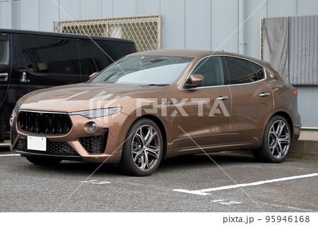 駐車場のスポーツカー イメージ 駐車場のスポーツカー イメージ 95946168