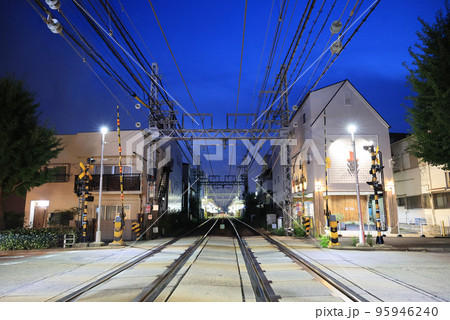 夕暮れの打出駅付近の踏切 夕暮れの打出駅付近の踏切 95946240