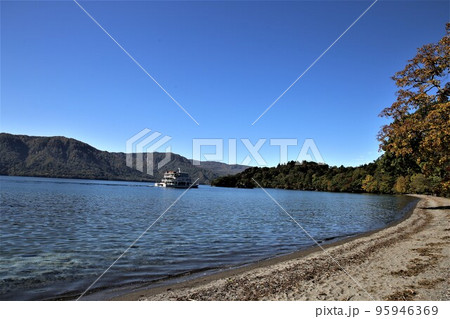 十和田湖と紅葉黄葉 十和田湖と紅葉黄葉 95946369