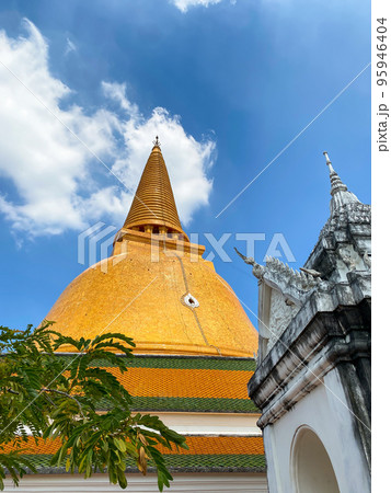 Phra Pathom Chedi temple in Nakorn pathom province Thailand Phra Pathom Chedi temple in Nakorn pathom province Thailand 95946404
