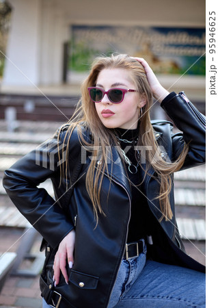 Outdoor portrait of a beautifull smiling blonde girl 95946625