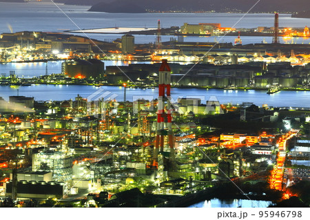 【岡山県】水島コンビナートの夕景 95946798