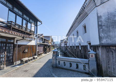 鳥取県倉吉市 快晴の倉吉白壁土蔵群の町並み 鳥取県倉吉市 快晴の倉吉白壁土蔵群の町並み 95947115