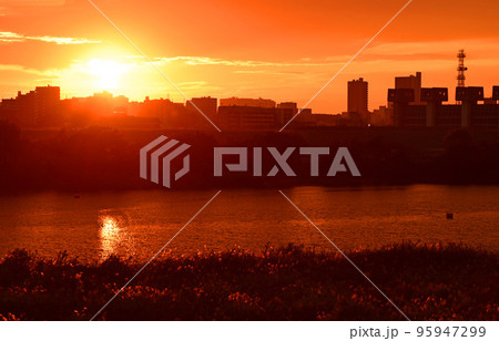 夕暮れの街 95947299