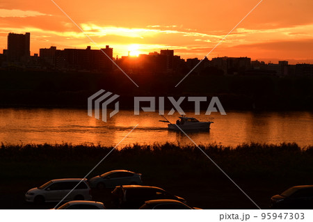 夕暮れ 夕暮れ 95947303