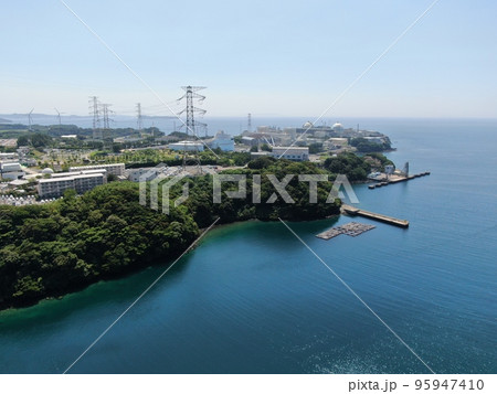外津浦の玄海原子力発電所の海岸線の空撮 外津浦の玄海原子力発電所の海岸線の空撮 95947410