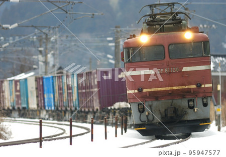 北陸本線　倶利伽羅－津幡　JR貨物　EF81-120（富山） 95947577