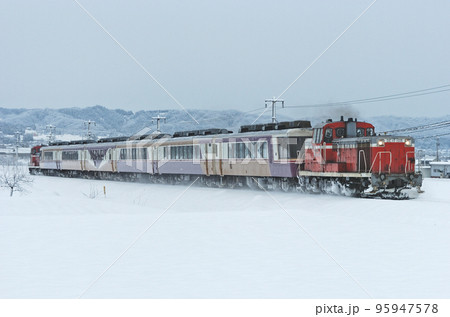 高山本線　速星－千里　JR西日本　DE10-1115+12系+DE10-1035（富山） 95947578