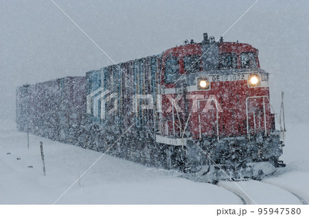 城端線　高岡－二塚　JR西日本　DE10-1032（富山） 95947580