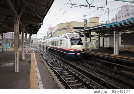 高田駅到着の電車特急しらゆき 上越市 新潟県 高田駅到着の電車特急しらゆき 上越市 新潟県 95949174