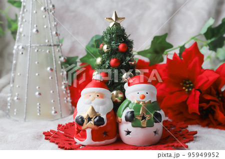 サンタと雪だるま クリスマスイメージ サンタと雪だるま クリスマスイメージ 95949952
