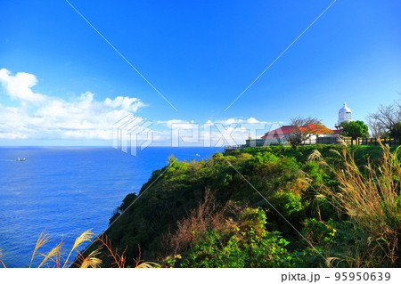 【鳥取県】晴天の美保関灯台 【鳥取県】晴天の美保関灯台 95950639