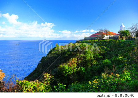 【鳥取県】晴天の美保関灯台 95950640