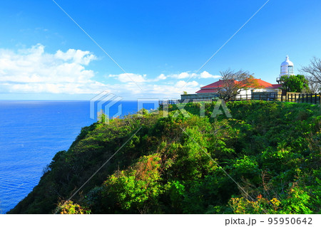 【鳥取県】晴天の美保関灯台 95950642