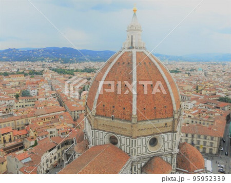 イタリア・フィレンツェのドゥオーモ01 イタリア・フィレンツェのドゥオーモ01 95952339