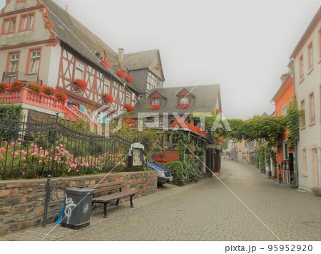 ドイツ・リューデスハイムの朝06  95952920