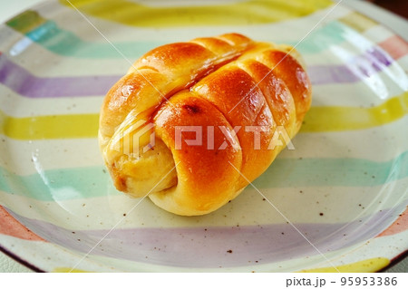 北海道名物　ちくわパン（DONGURI） 95953386