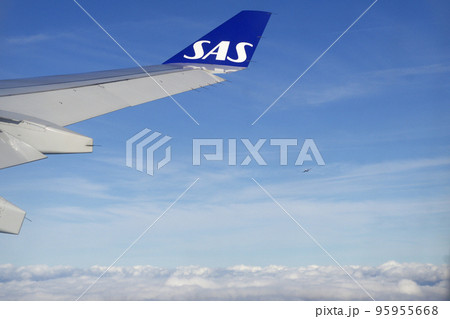 KOPENHAGEN, DENMARK - 24 NOV 2018: View from the aircraft cabin to the wing shortly after take-off 95955668