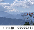 雲の切れ間から富士山 95955841
