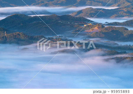 《埼玉県》秩父・夜明けの大雲海 《埼玉県》秩父・夜明けの大雲海 95955893