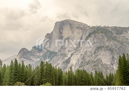 Half Dome in Yosemite National Park, California, USA Half Dome in Yosemite National Park, California, USA 95957762