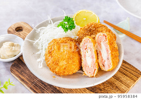 タルタルソース入りサーモンメンチカツ 95958384