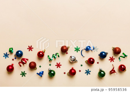 Christmas composition. a pattern of christmas balls on colored background. Flat lay, top view New year decor 95958536