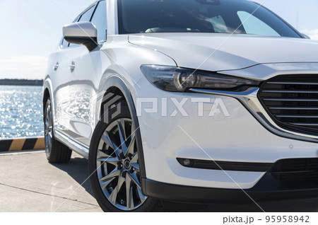 青空の海と乗用車 青空の海と乗用車 95958942