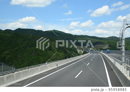 2車線の高速道路 95958985