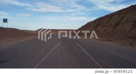 アフリカ】モロッコの道 2019年9月に撮影 アフリカ】モロッコの道 2019年9月に撮影 95959121