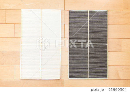 住宅の給気フィルター(使用したフィルターと新品のフィルター) 住宅の給気フィルター(使用したフィルターと新品のフィルター) 95960504