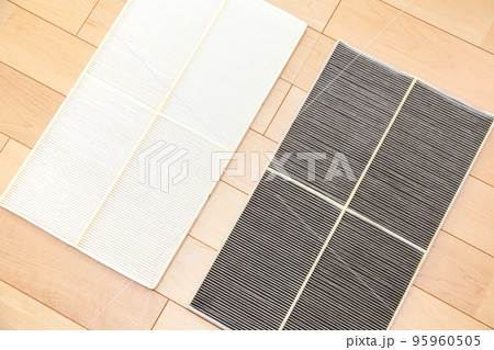 住宅の給気フィルター（使用したフィルターと新品のフィルター） 95960505