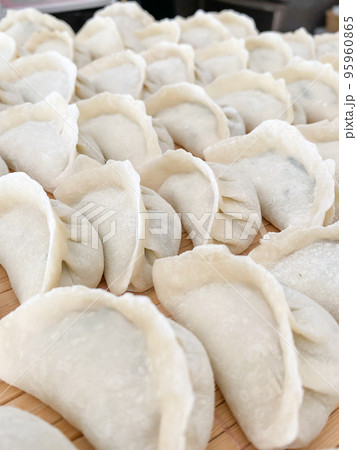 中国家庭料理・手工餃子（手作りギョウザ） 95960865