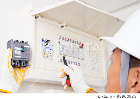 分電盤と電気工事士 分電盤と電気工事士 95960935